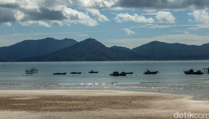 Pulau Kecil, Harga Emas? Menteri Kelautan Tegaskan, Tak Ada yang Bisa Diperjualbelikan!