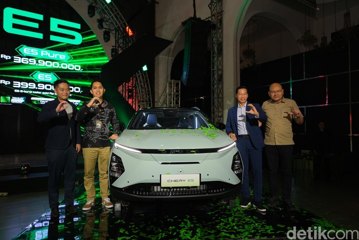 **Chery E5 Tanpa 'Omoda', Harga Turun Rp100 Juta, Performa Meningkat!**