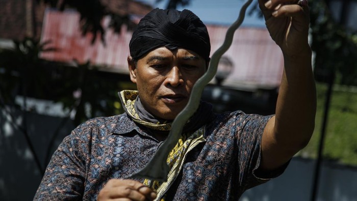 **Malam 1 Suro: Tradisi Mencuci Keris Tradisional Jawa yang Eksotis**