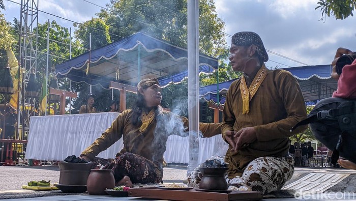 **8 Tradisi Eksotis yang Menyambut Malam Satu Suro di Jogja**