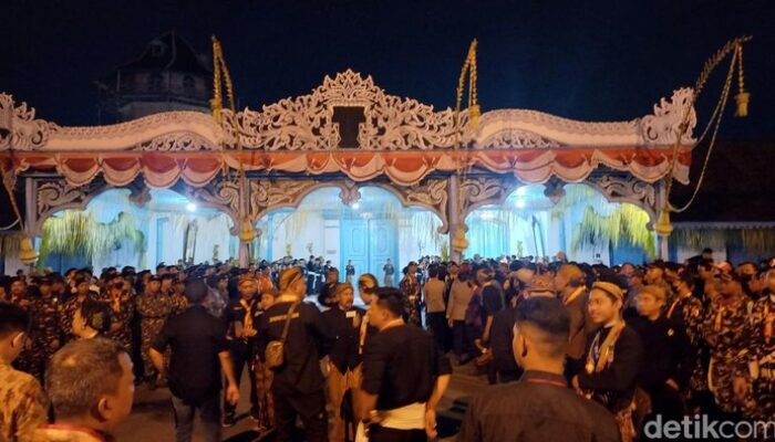 **Selamanya Menikmati Kirab Malam 1 Suro di Solo: Jadwal dan Rute yang Wajib Diketahui**