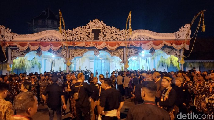 **Selamanya Menikmati Kirab Malam 1 Suro di Solo: Jadwal dan Rute yang Wajib Diketahui**