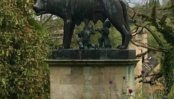 Misterius, 4 Patung Romawi Dicuri dari Rumah Bangsawan dalam Semalam: Kejadian Mengejutkan di Iford Manor