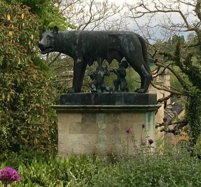 Misterius, 4 Patung Romawi Dicuri dari Rumah Bangsawan dalam Semalam: Kejadian Mengejutkan di Iford Manor