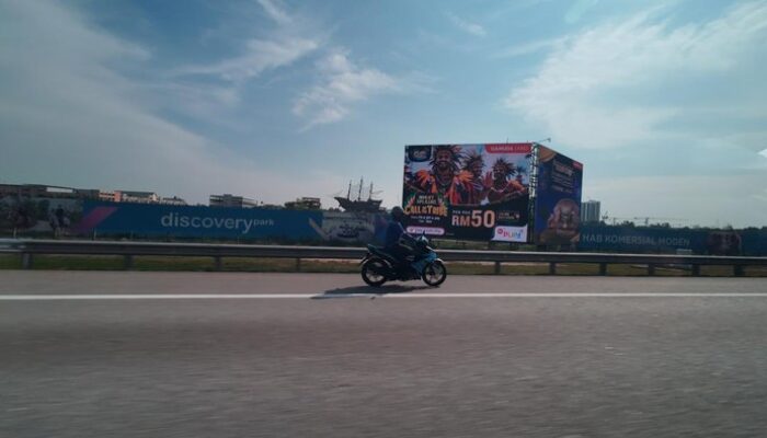 **Motor Boleh Wara-wiri di Jalan Tol Malaysia, Gratis**: Analisis Performa dan Spesifikasi