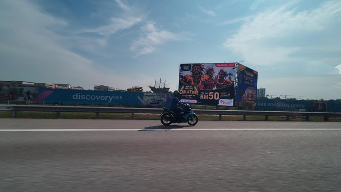 **Motor Boleh Wara-wiri di Jalan Tol Malaysia, Gratis**: Analisis Performa dan Spesifikasi