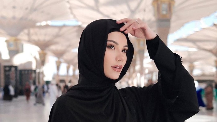 **Terpopuler Sepekan: Gaya Liburan Alyssa Daguise-Arti Bendera Merah Iran**