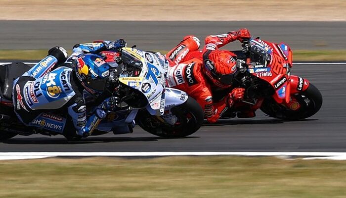 “Sprint Race MotoGP Belanda: Duo Marquez Rebut Kemenangan, Bagnaia di Peringkat Lima!”