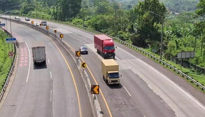 [Tanah Bergerak Dekat Tol Cipularang, Jasa Marga Pastikan Jalan Aman]