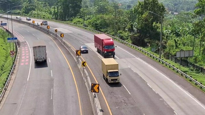 [Tanah Bergerak Dekat Tol Cipularang, Jasa Marga Pastikan Jalan Aman]
