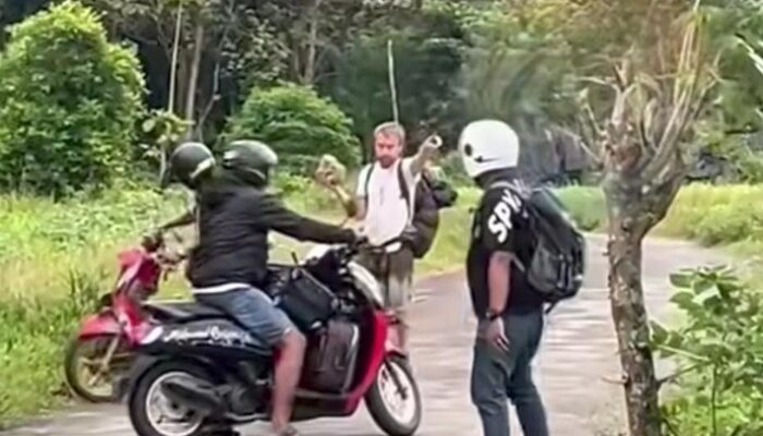 Turis Polandia Diteriaki Gila, Emosi Mau Lempar Batu ke Warga – Update 1