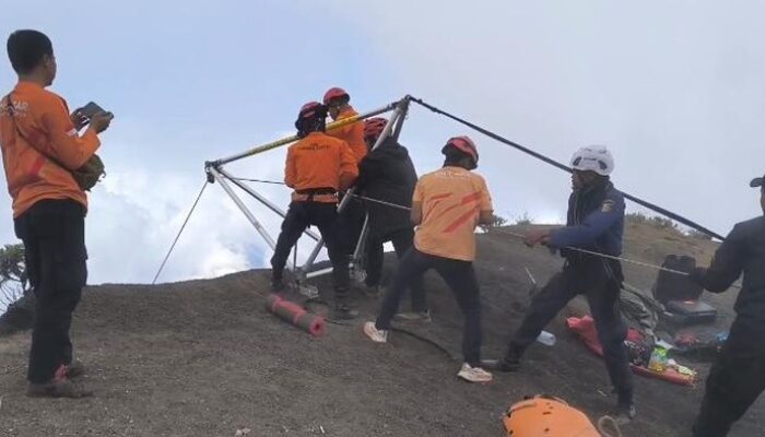 **Rescue Essential: Bagaimana Pemandu dan Porter Gunung Rinjani Harus Bersiap untuk Kecelakaan Pendaki**
