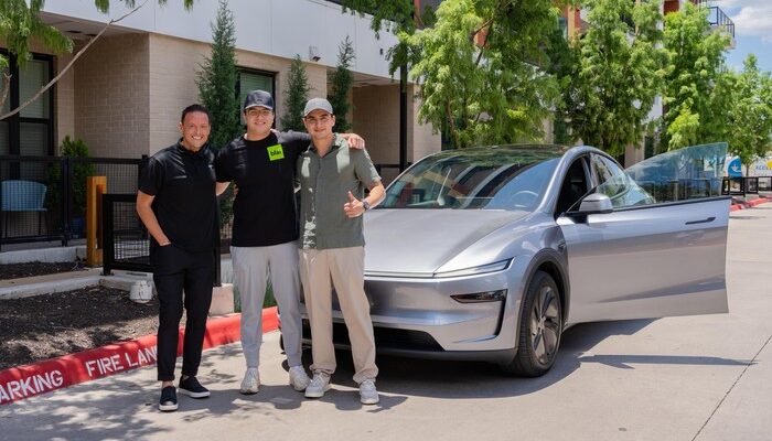 Tesla Unjuk Gigi dengan Pengiriman Otonom dari Pabrik ke Rumah Konsumen