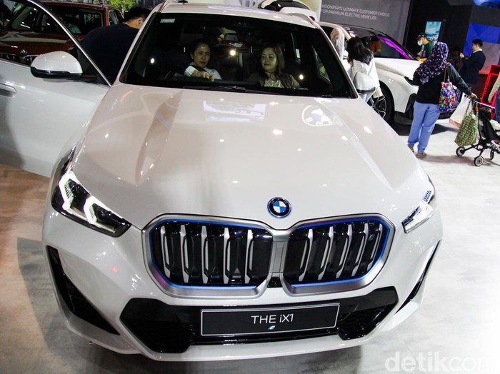 **BMW Recall 70 Ribu Mobil Listrik, Ada Apa? Mengetahui masalah Perangkat Lunak pada Model i4, iX, i7, dan i5**