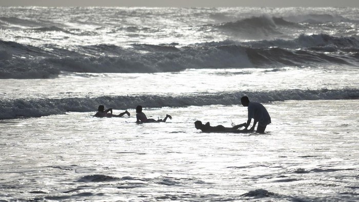 Sri Sultan Larang Wisatawan Mandi di Pantai Parangtritis, Ini Kata Pakar Laut - Update 1