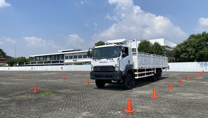 Menjajal Jadi Sopir Truk: Kenali Blind Spot, Selamatkan Hidup!