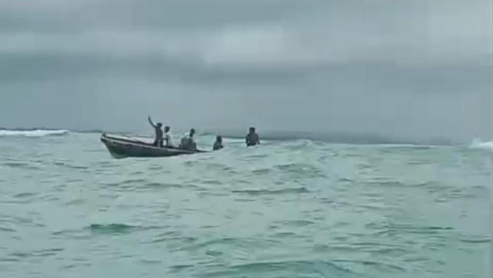 **Duka Selimuti UGM, 2 Mahasiswa KKN Jadi Korban Kapal Tenggelam di Maluku: Kisah Tragis di Pulau Wahr**