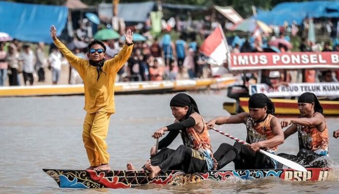 Tarian Bocah di Pacu Jalur Viral, Pemprov Riau Bangga – Update 1