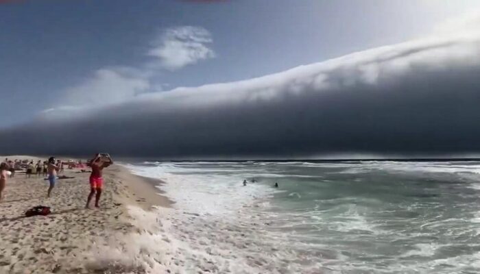 Fenomena Awan Langka ‘Roll Cloud’ Mirip Tsunami Terlihat di Langit Portugal – Update 1