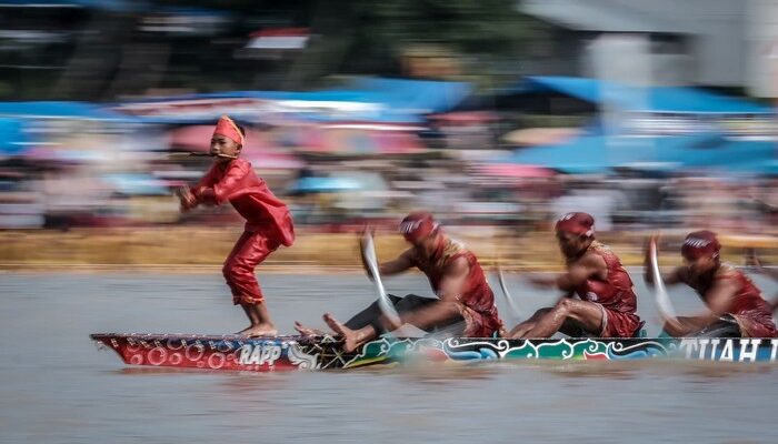 **Penari Cilik Pacu Jalur: Serba-Serbi Pesona Viral yang Memukau**