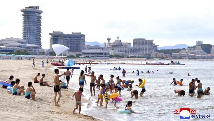 **Dive into Wonsan Kalma: Korea Utara's New Water Wonderland**