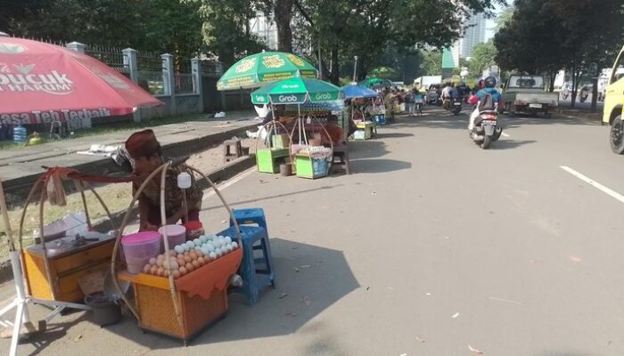Menyusuri Duka Pedagang Kerak Telor di PRJ: Omzet Turun, Belum Balik Modal