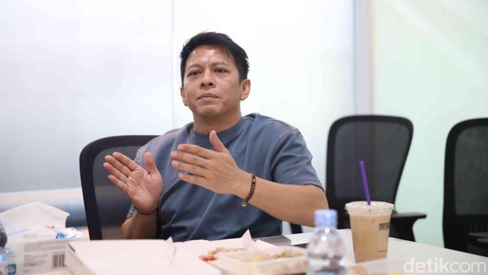 Ini Motor yang Dipakai Ariel Noah buat Harian - Update 1