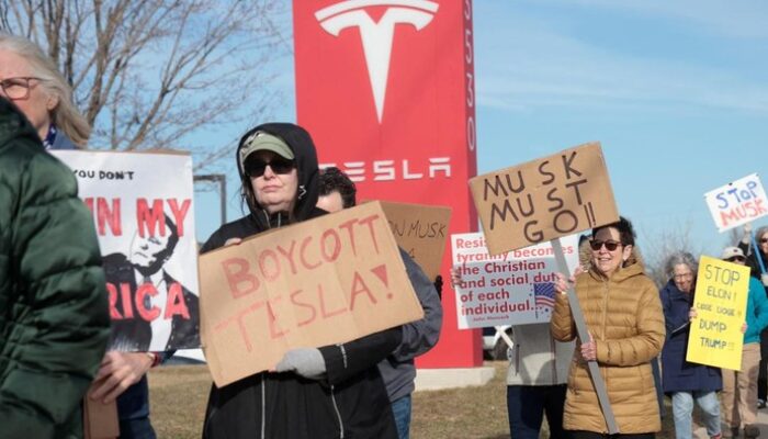 Tesla Babak Belur: Mobil Murah Tak Kunjung Datang, Konsumen Kabur – Update 1
