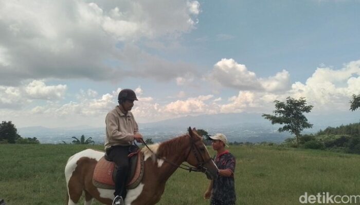 “Meriahnya Festival Kembang Api di Taman Nasional Bromo”