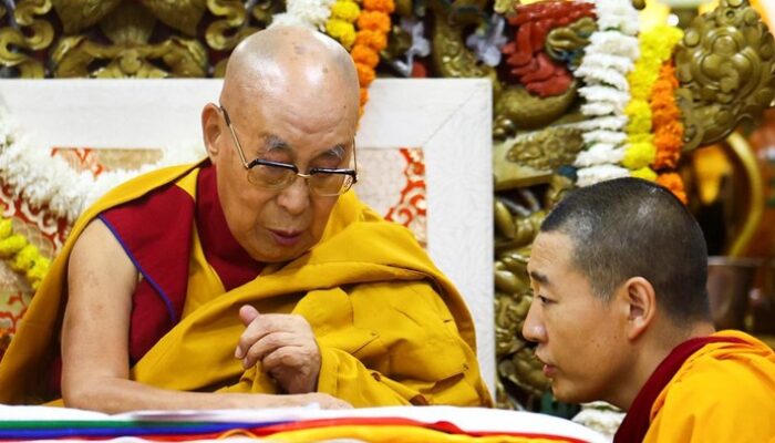 **Raih Ulang Tahun ke-90, Dalai Lama Berharap Hidup Hingga 130 Tahun di Tibet Eksotis**
