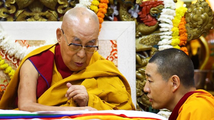 **Raih Ulang Tahun ke-90, Dalai Lama Berharap Hidup Hingga 130 Tahun di Tibet Eksotis**