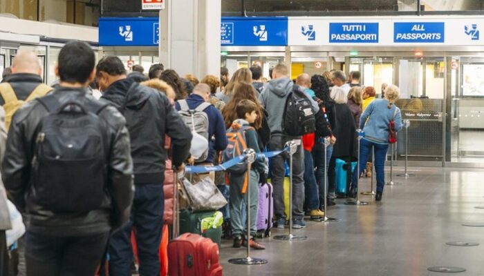 Bandara Madrid Terkaget-Kaget, Tak Siap Hadapi Lonjakan Wisatawan