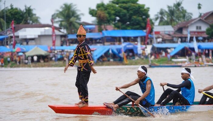 **Mengenal Sungai Kuantan, Tempat Pacu Jalur yang Viral Mendunia**