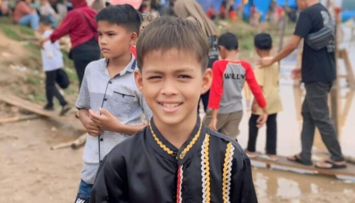 **Dhika, Penari Pacu Jalur Kuantan Singingi, Riau: Tradisi Eksotis yang Wajib Dikunjungi!**