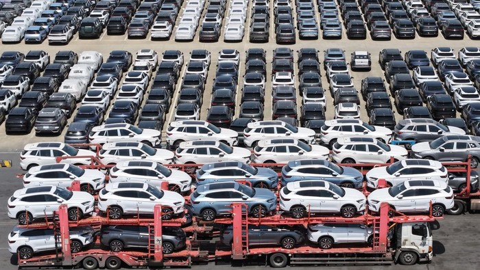 Dari 0 Hingga 300%: Ban Mobil Listrik Menerobos Pasar Indonesia