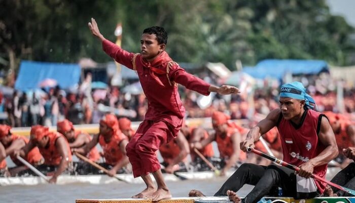 Gubernur Wahid Bangga Pacu Jalur Mendunia: Riau Menyapa Dunia!