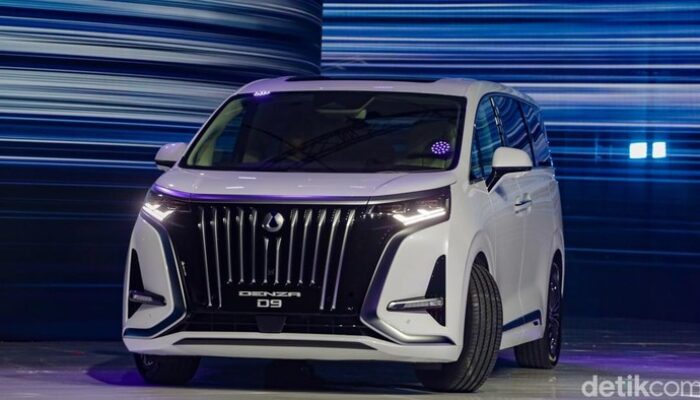 1. “Merek Mobil Terlaris di Indonesia Juni 2025: Denza Menyala!”