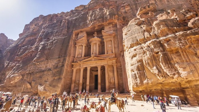 Perang Iran-Israel Memicu Penurunan Drastis Kunjungan Turis ke Petra, Yordania