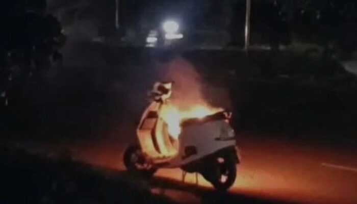 Ngeri! Skuter Listrik Ola S1 Pro Tiba-Tiba Terbakar saat Dikendarai di India