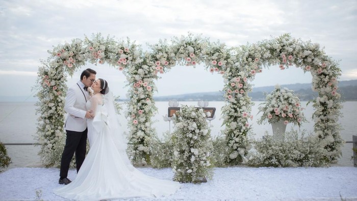Menara Doa Sinatapan: Menikah di Bawah Langit Danau Toba!