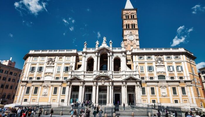 **Insiden Menjijikkan di Roma: WNI Liburan Jadi Korban Perampokan, 10 Koper Dijarah!**