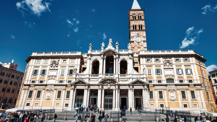 **Insiden Menjijikkan di Roma: WNI Liburan Jadi Korban Perampokan, 10 Koper Dijarah!**