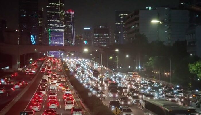 **Mengungkap Alasan Jalan Tol Dalam Kota Lebih Terang: Teknologi & Standar Penerangan yang Berbeda**