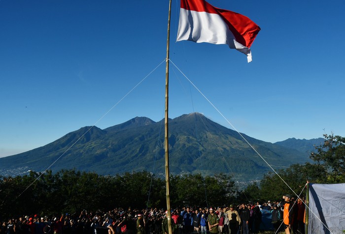 5 Upacara Bendera Paling Unik di Indonesia: dari Bawah Laut Hingga Puncak Gunung - Update 1