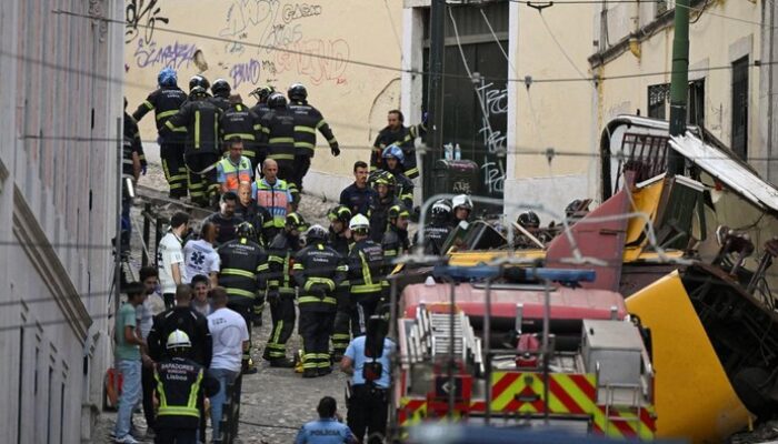 **Ngeri! Kereta Gantung Ikonik di Lisbon Tergelincir, 15 Wisatawan Tewas**