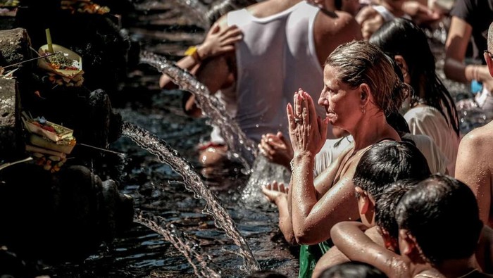 **Jelajahi Bali dengan Nyaman Bersama Gubernur Koster: Pulau Dewata Kini Aman dan Kondusif**