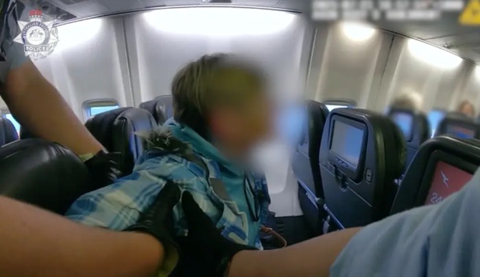 **Penumpang Mabuk Joget-joget di Pesawat Qantas, Penerbangan Ditunda di Sydney**