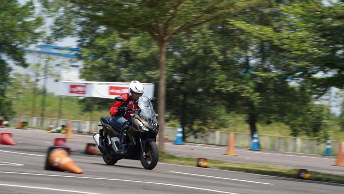 New Honda ADV 160: Apakah Waktunya untuk Menyudahi Era Motor Lama?