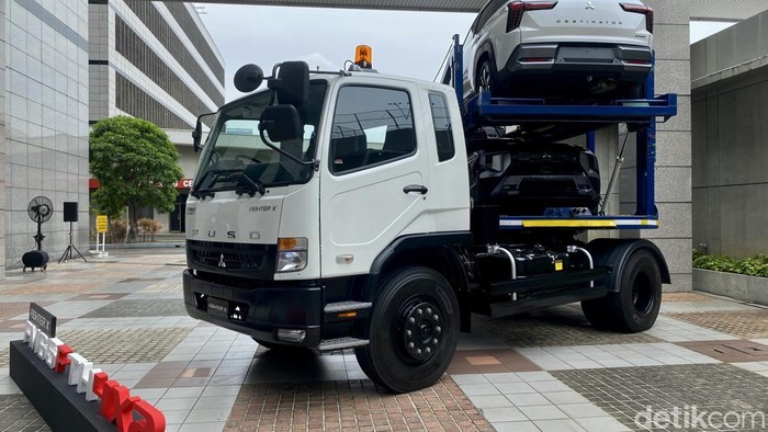 **Mitsubishi Fuso Fighter X FM65F: Menaklukkan Pasar Tractor Head 4x2 di Indonesia**