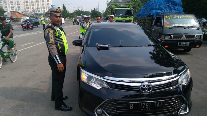 Polisi Minta Warga Sipil yang Pakai Strobo-Sirene Sadar Diri Segera Copot, Inilah Risikonya